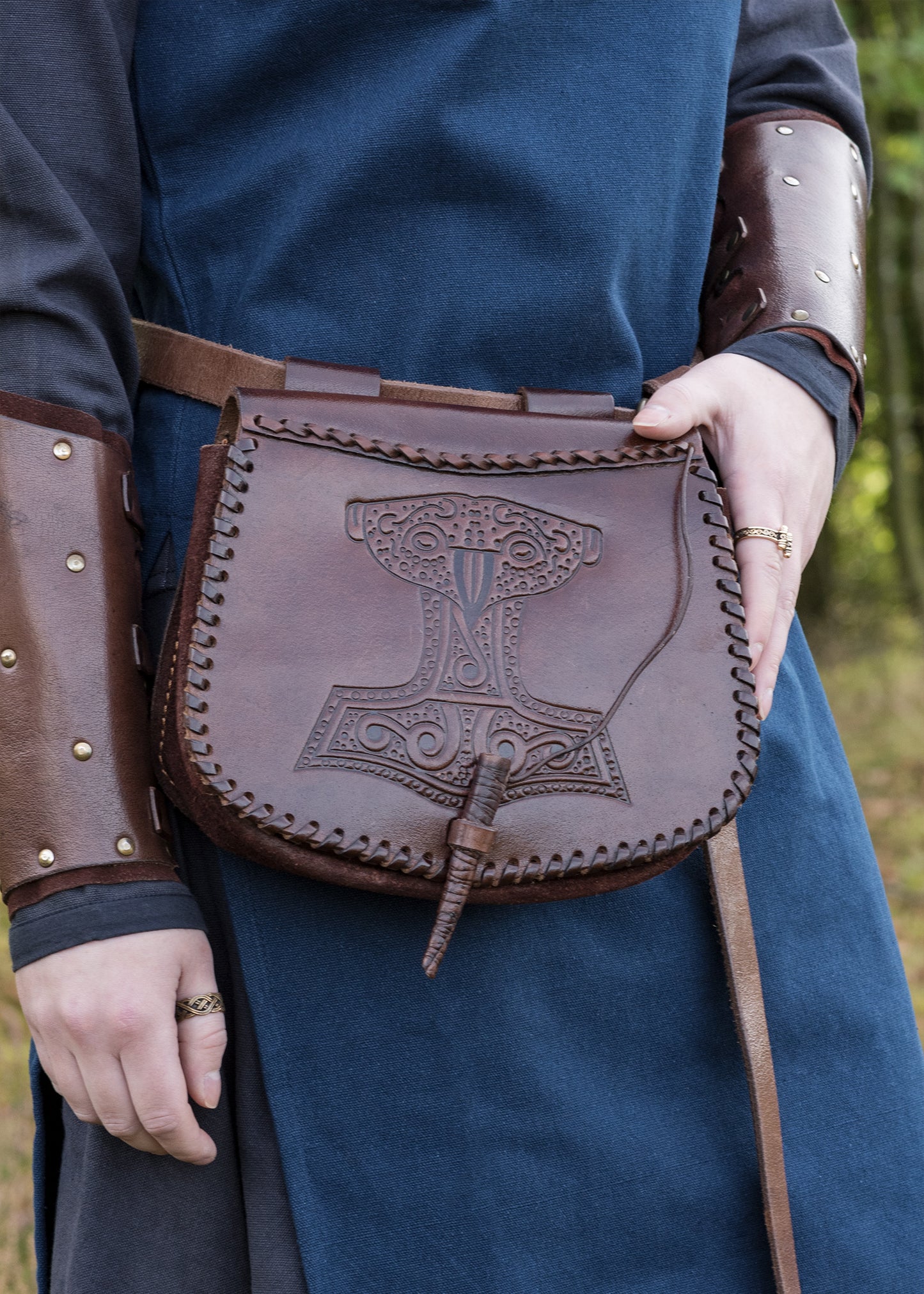 Wikinger Gürteltasche aus Leder mit Thorshammer-Prägung – Braun