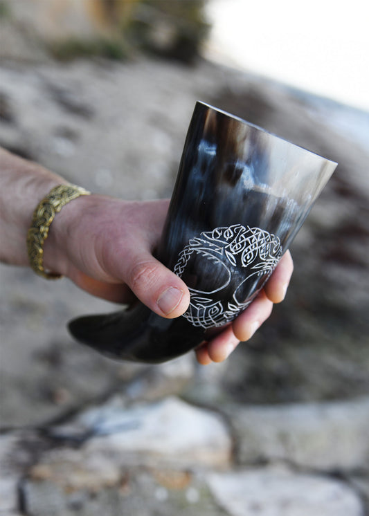 Wikinger Trinkhorn mit Ständer – Yggdrasil Weltenbaum Gravur – echtes Rinderhorn – Mittelalter & Met Horn