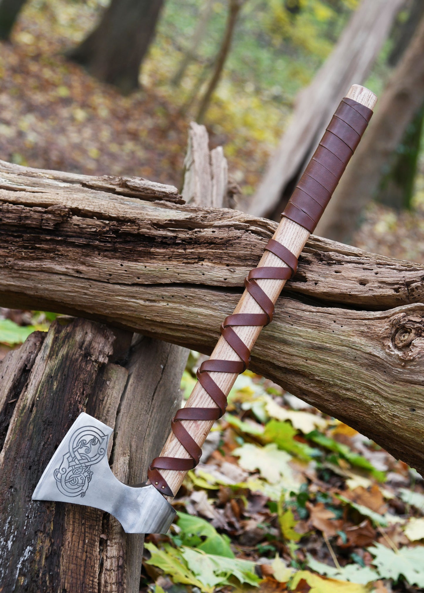 Wikinger Bartaxt Typ D – Petersen Wikinger-Axt mit Gravur & Lederwicklung