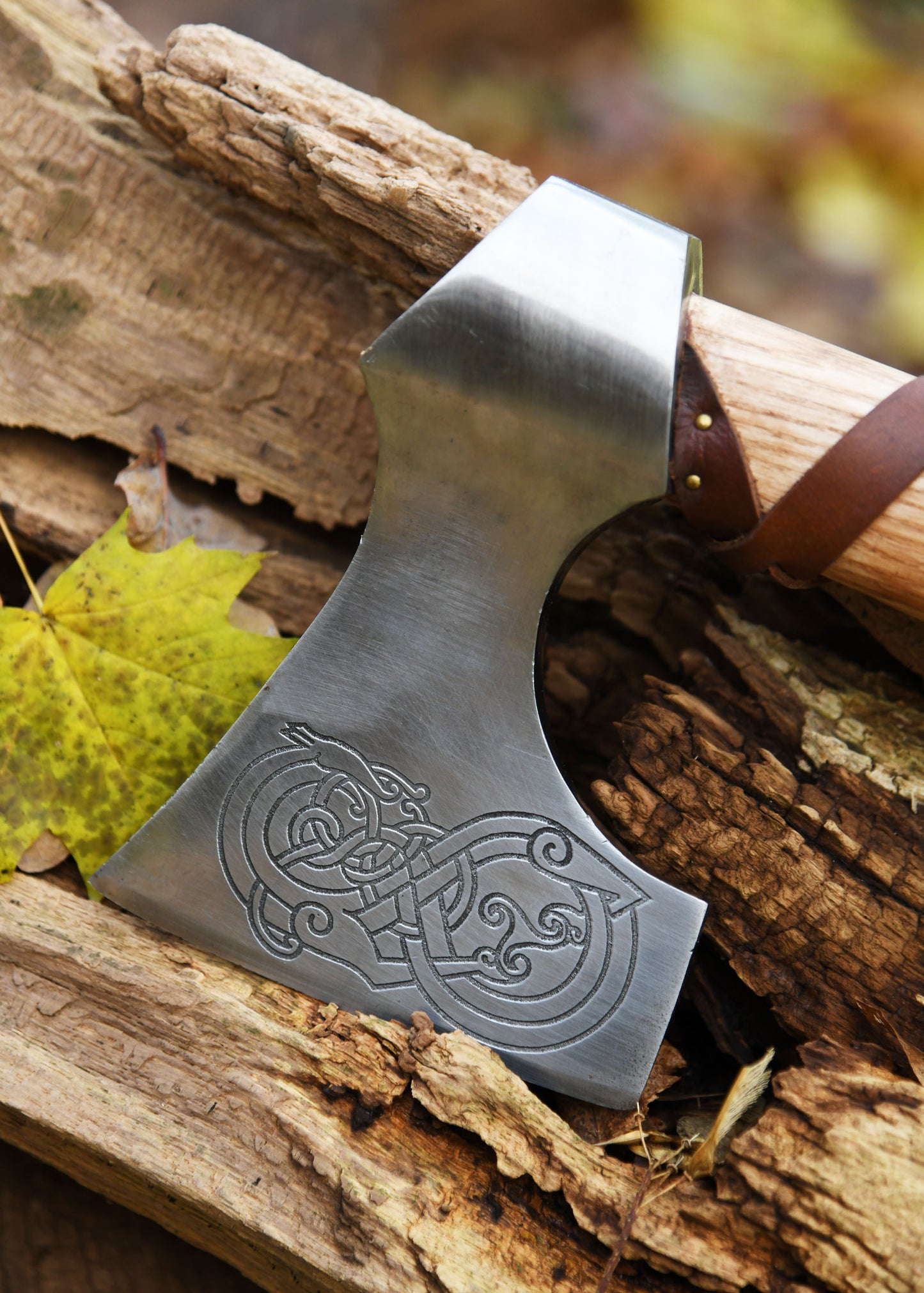 Wikinger Bartaxt Typ D – Petersen Wikinger-Axt mit Gravur & Lederwicklung
