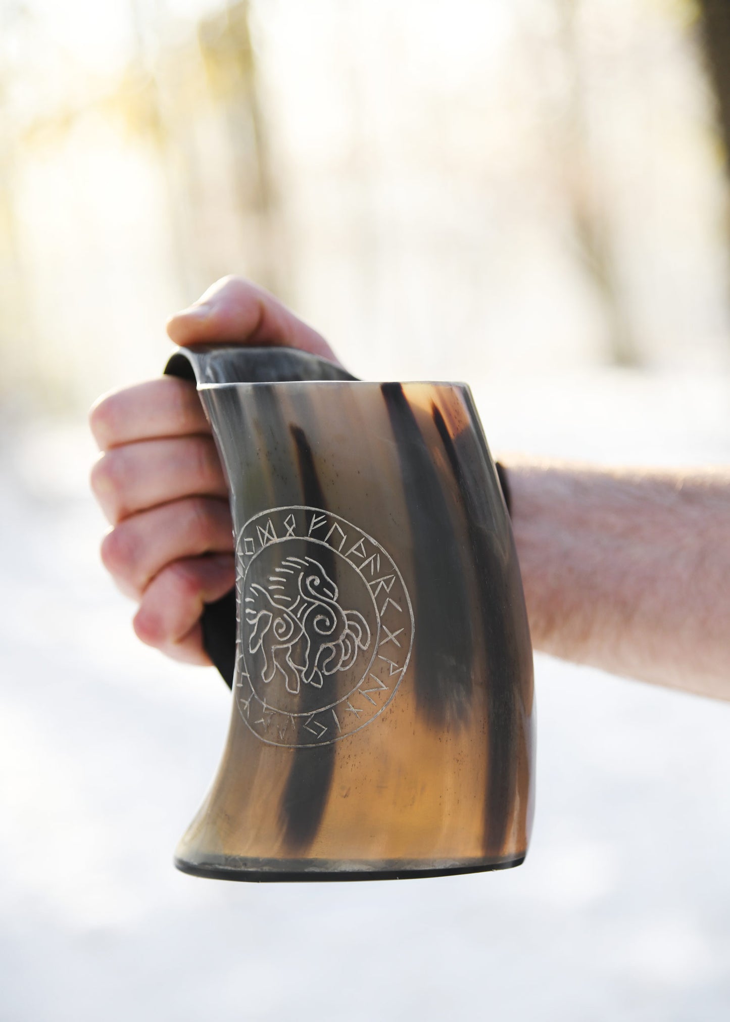 Wikinger Hornkrug Sleipnir – Bierkrug aus echtem Horn – Metkrug mit Odins Pferd Gravur