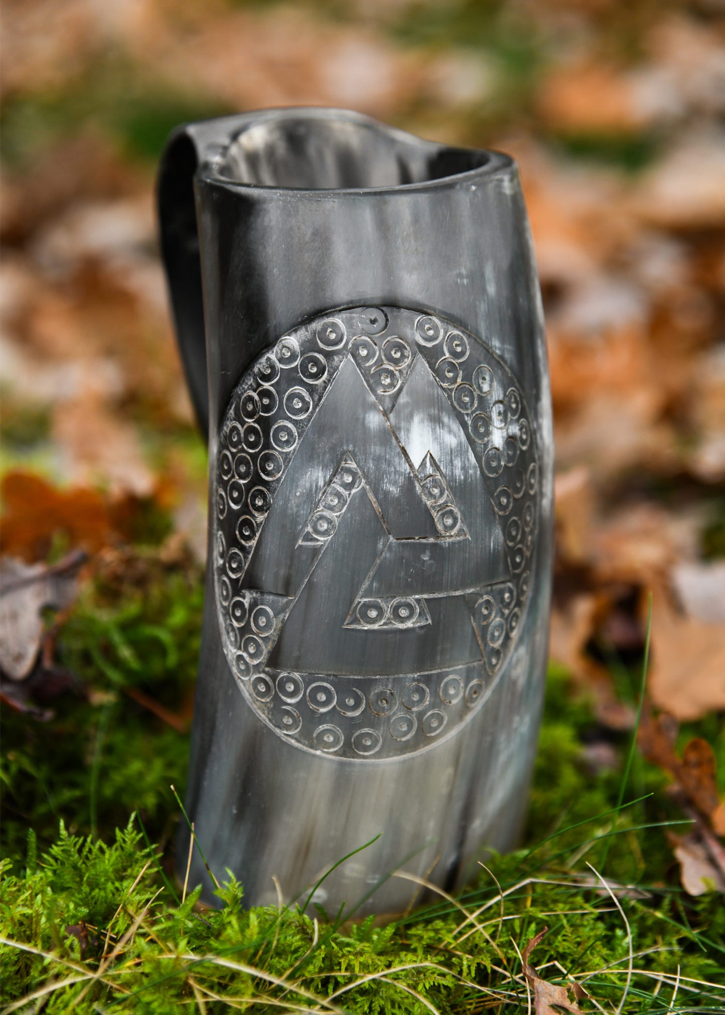 Wikinger Hornkrug Valknut mit Holzboden – großer Bierkrug aus echtem Horn – Metkrug mit Runen Symbol