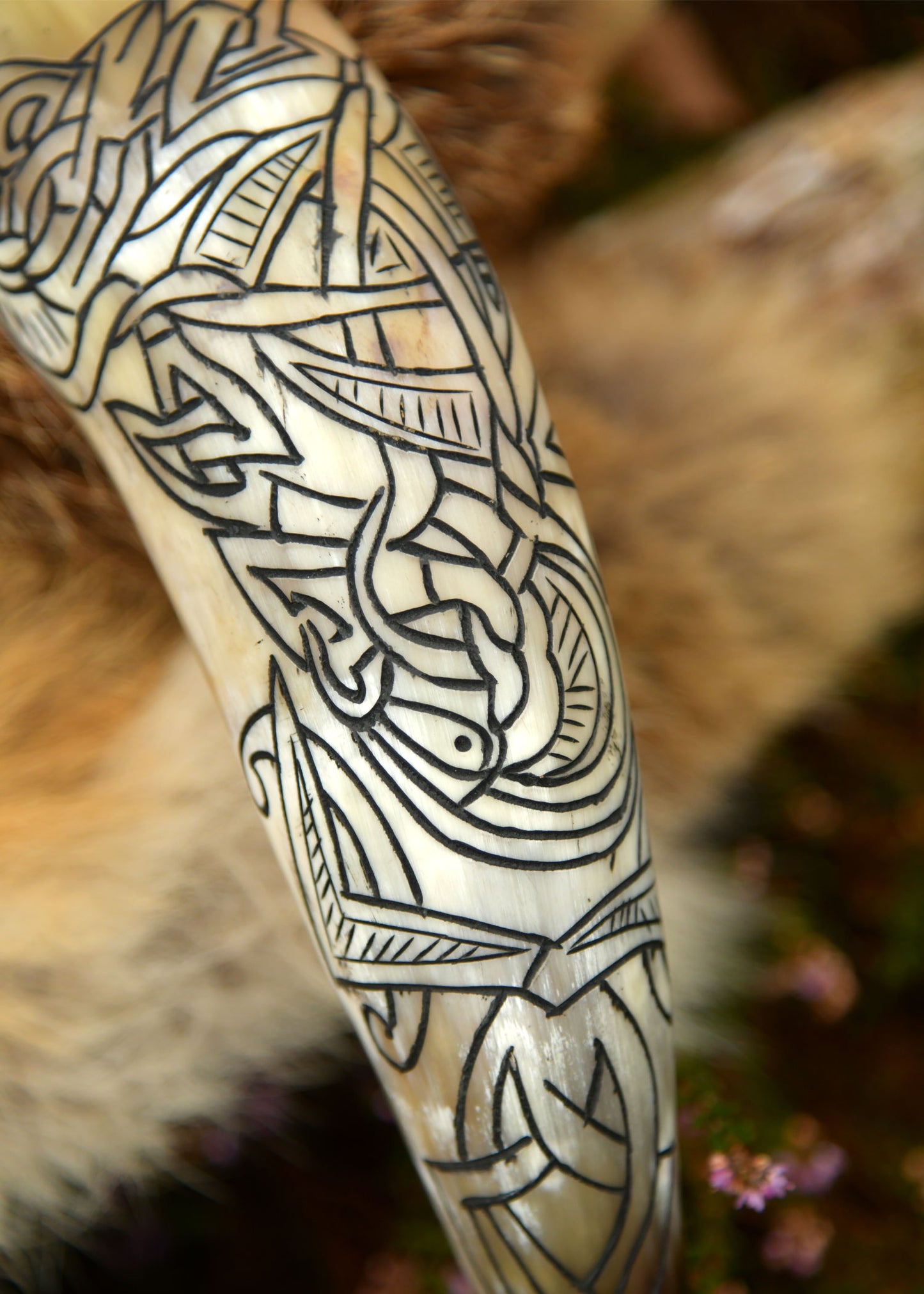Wikinger Trinkhorn Fenrir – Fenriswolf Gravur – Met Horn aus echtem Horn – Mittelalter Trinkgefäß