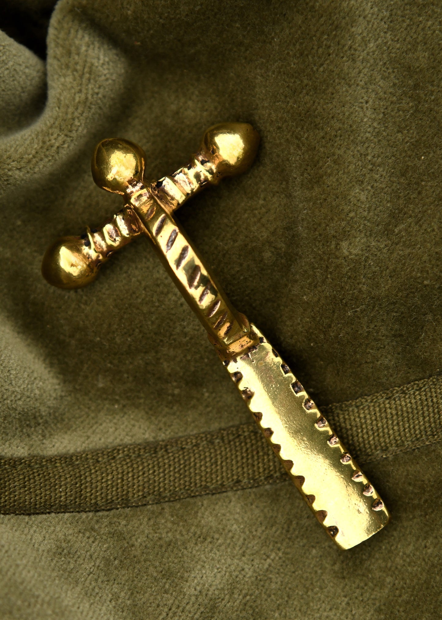 Römische Zwiebelknopffibel Bronze – spätantike Gewandschließe