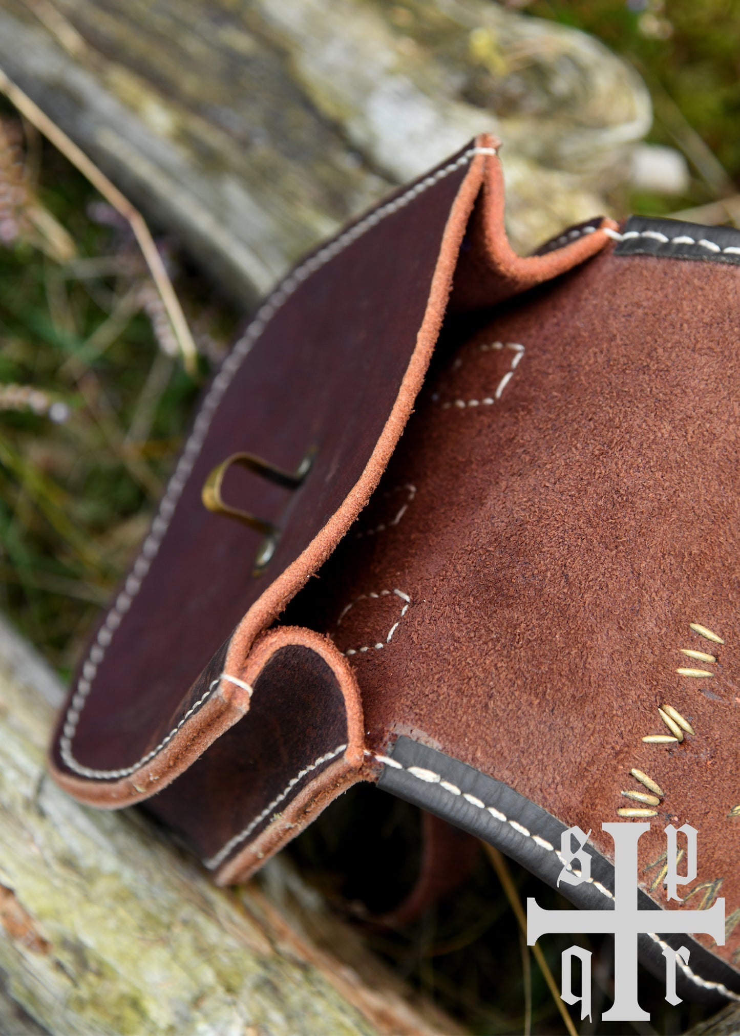 Tarsoly Gürteltasche aus Leder mit Messingbeschlägen – Wikinger Tasche Braun