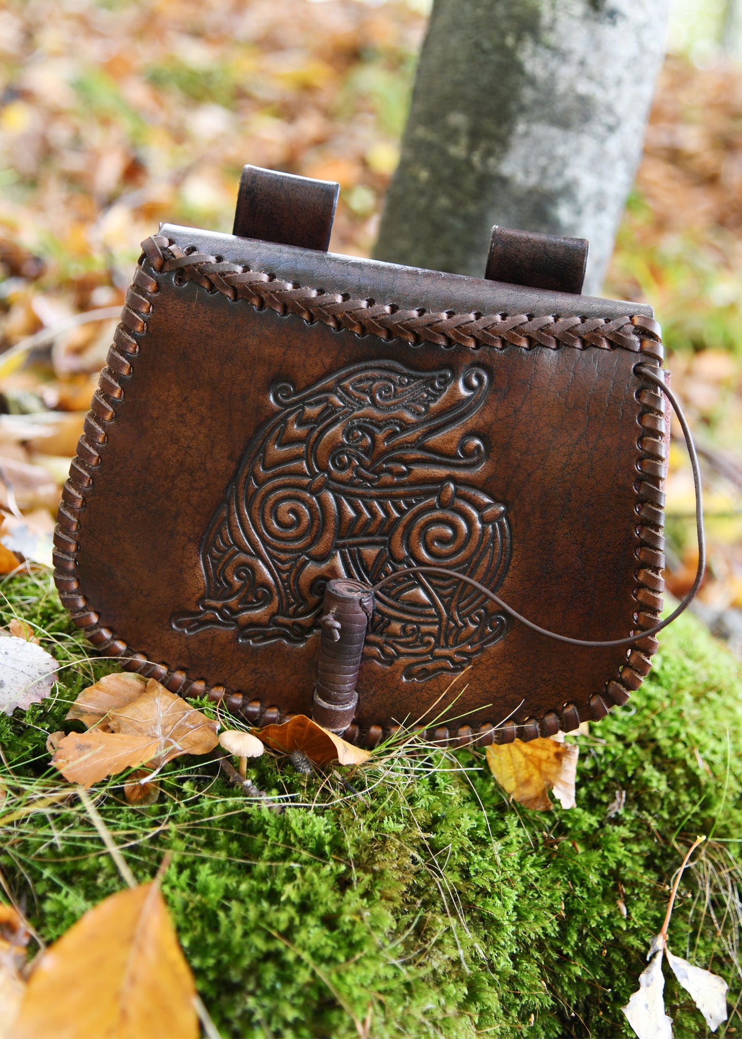 Gürteltasche aus Leder mit Drachen-Prägung – Wikinger Tasche Braun