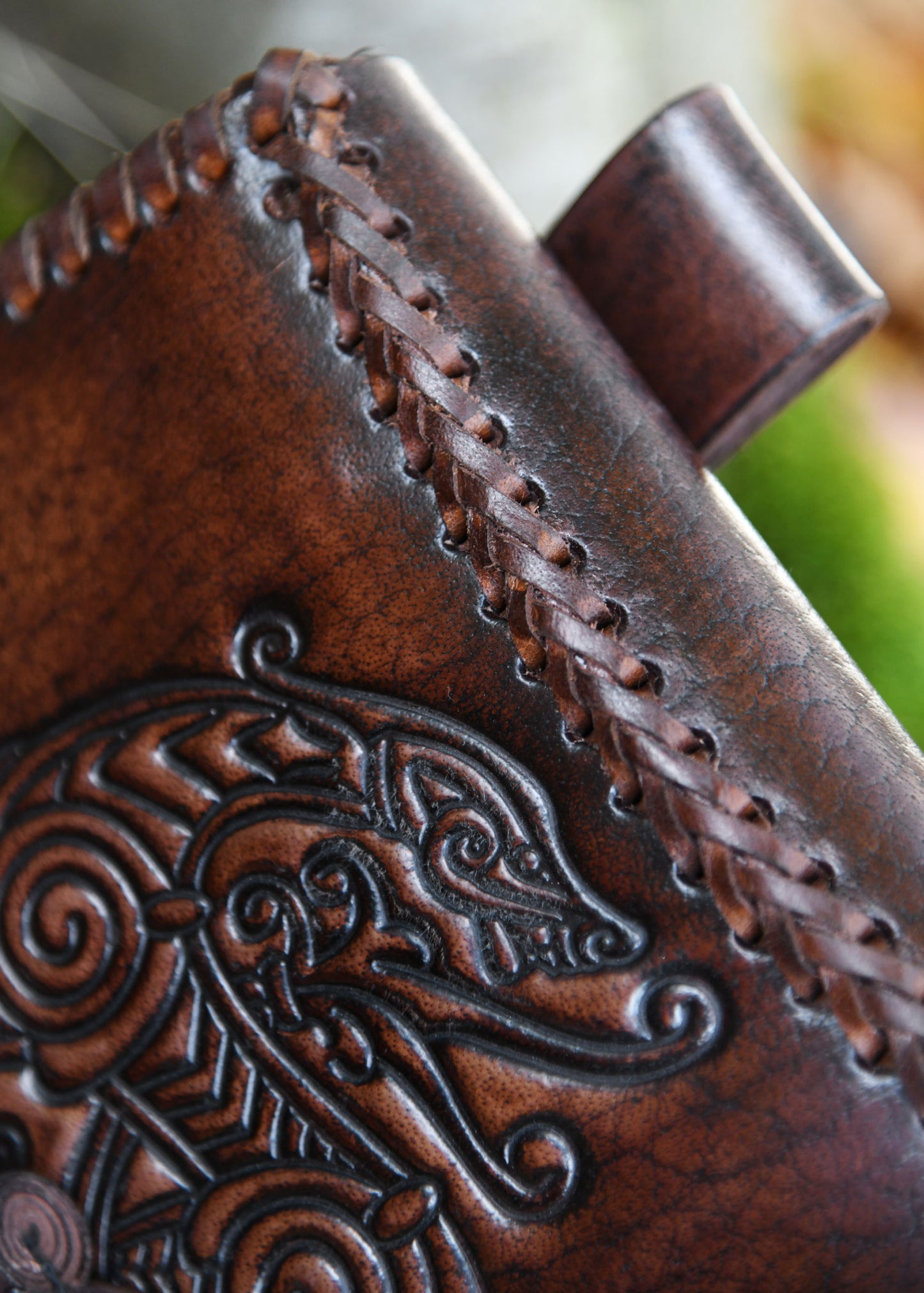 Gürteltasche aus Leder mit Drachen-Prägung – Wikinger Tasche Braun