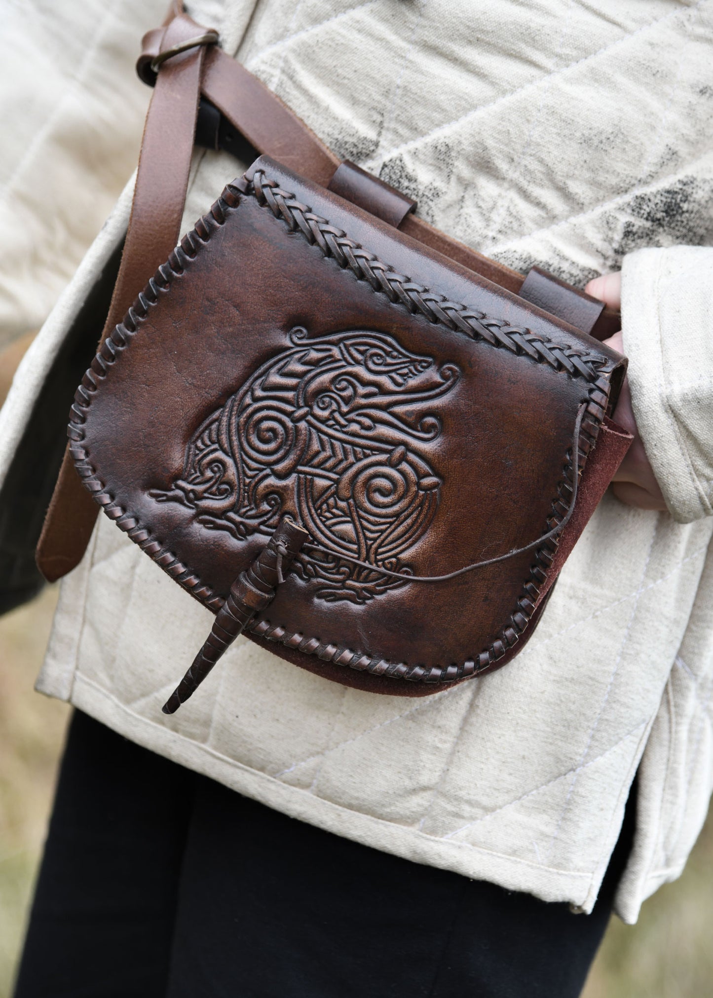 Gürteltasche aus Leder mit Drachen-Prägung – Wikinger Tasche Braun