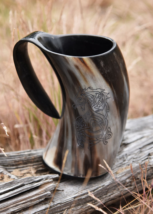 Wikinger Hornkrug Fenrir – Bierkrug aus echtem Horn – Metkrug mit Fenriswolf Gravur