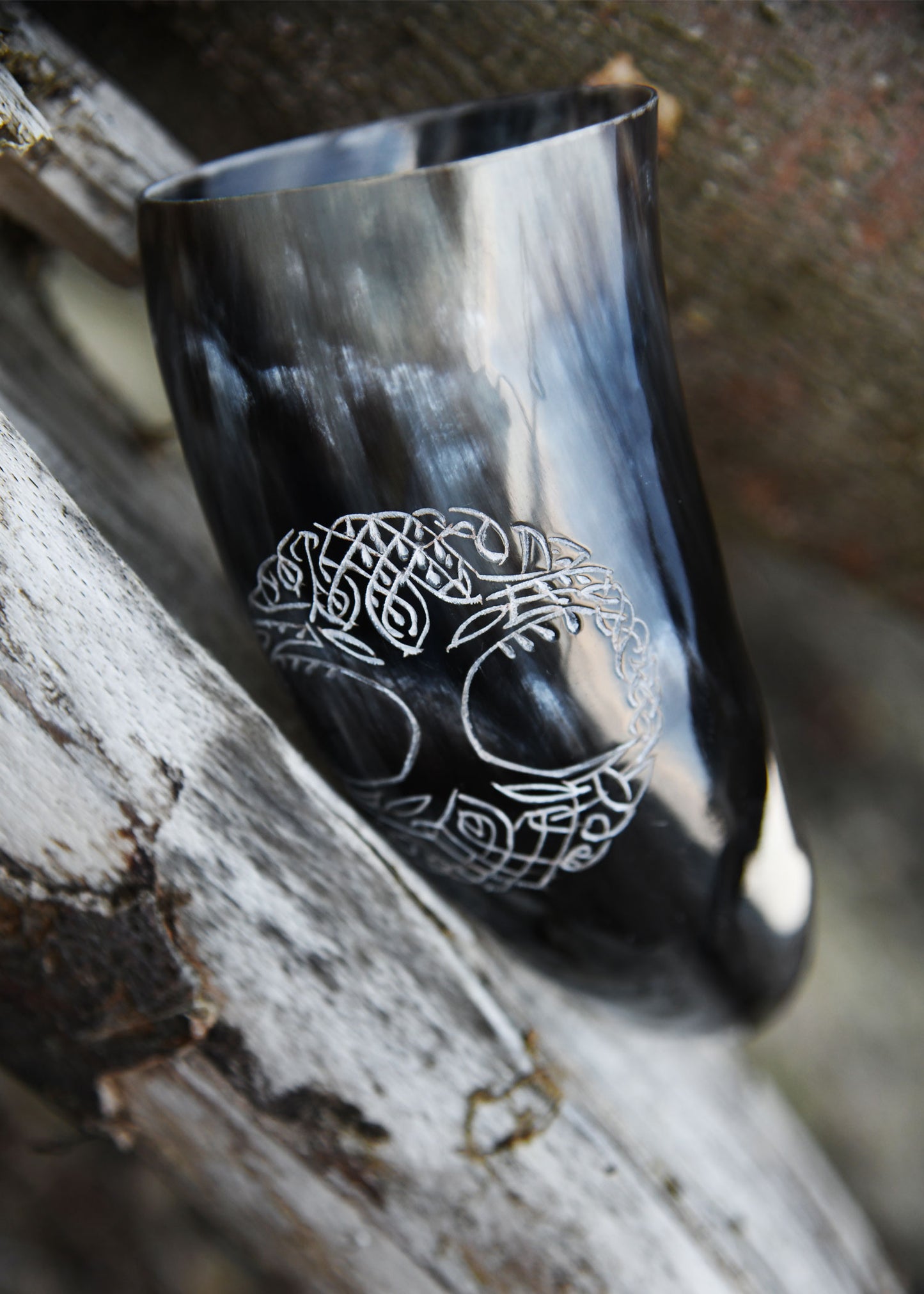 Wikinger Trinkhorn mit Ständer – Yggdrasil Weltenbaum Gravur – echtes Rinderhorn – Mittelalter & Met Horn