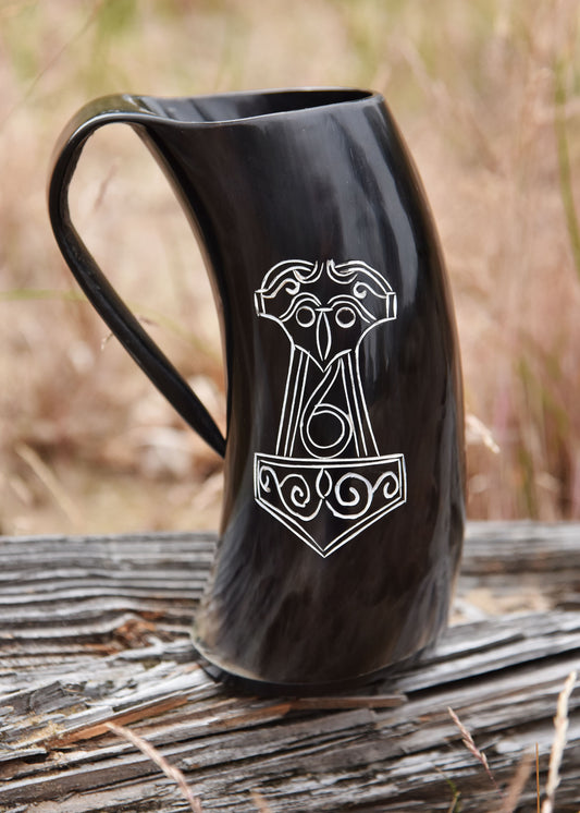 Wikinger Hornkrug Mjölnir – Bierkrug aus echtem Horn – Metkrug mit Thorshammer Gravur