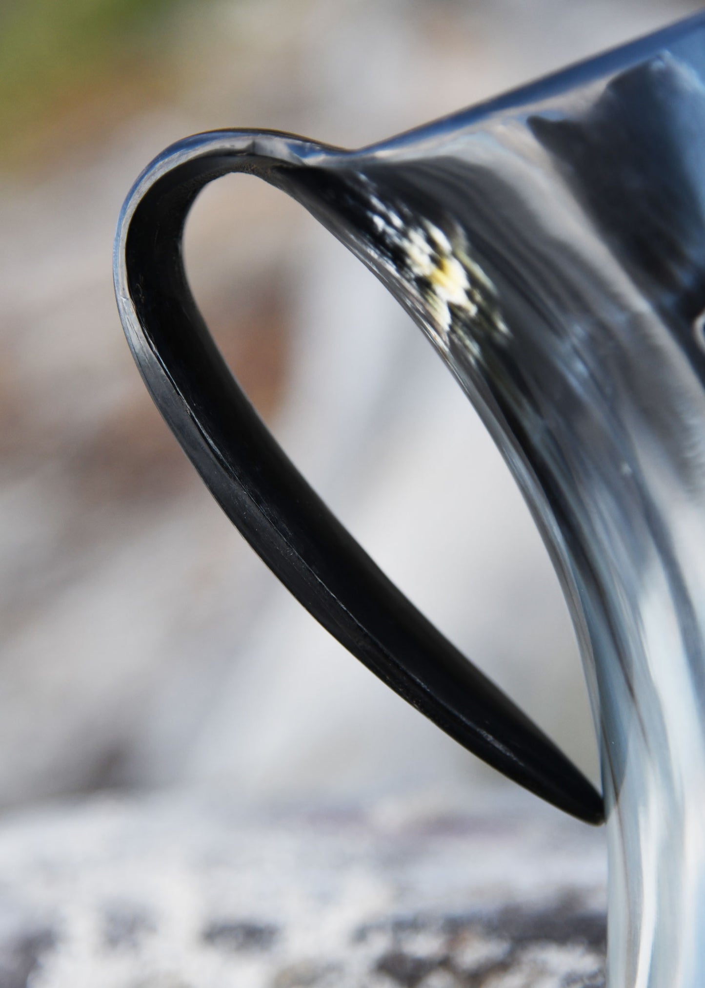 Wikinger Hornkrug Odin auf Sleipnir – Bierkrug aus echtem Horn – Metkrug mit Odin Gravur
