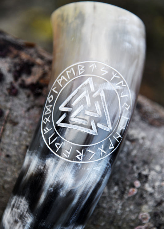 Wikinger Trinkhorn mit Ständer – Valknut Runen Gravur – Met Horn aus echtem Rinderhorn – Mittelalter Trinkgefäß