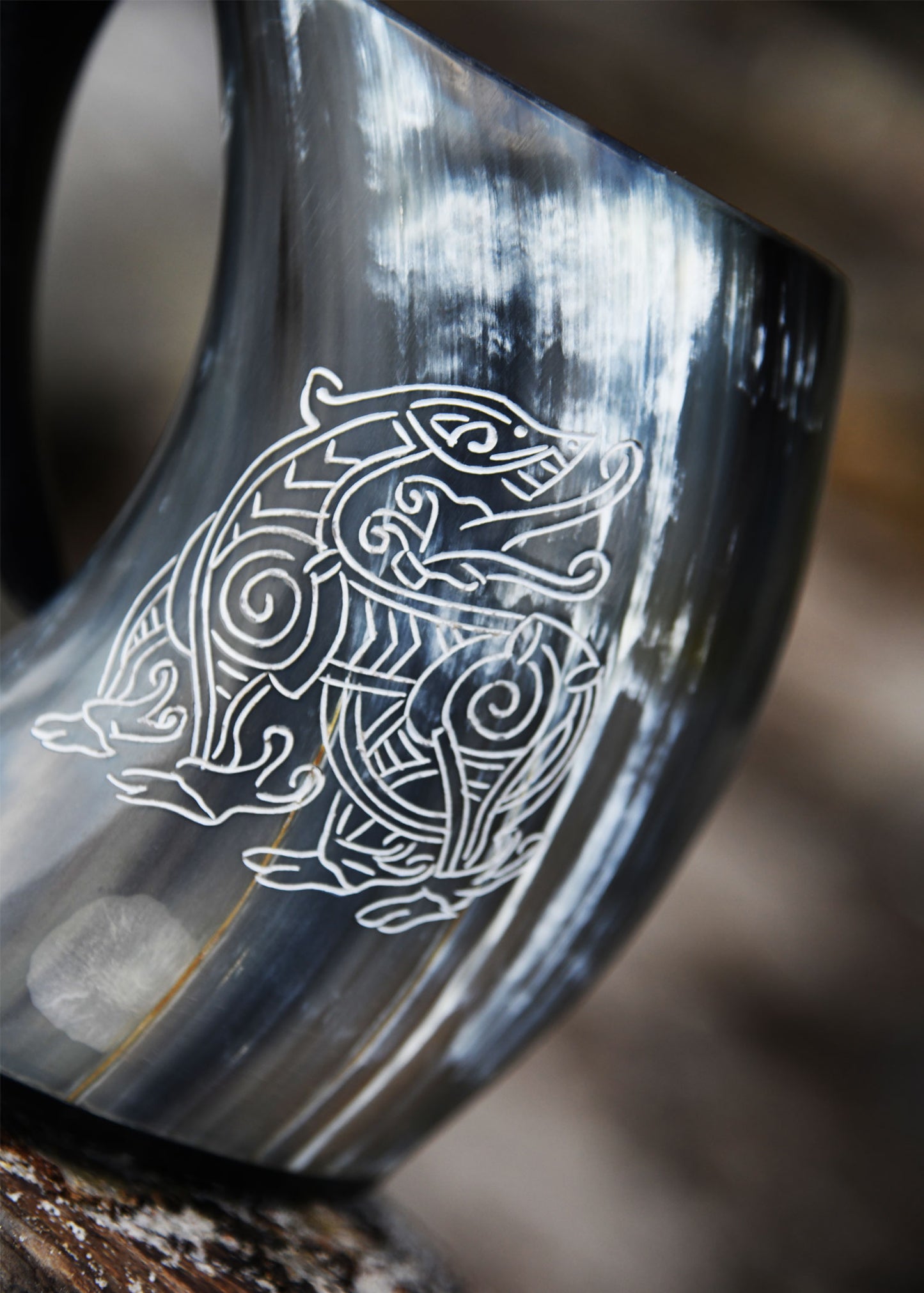 Wikinger Hornkrug Drache – Bierkrug aus echtem Horn – Metkrug mit Drachen Gravur