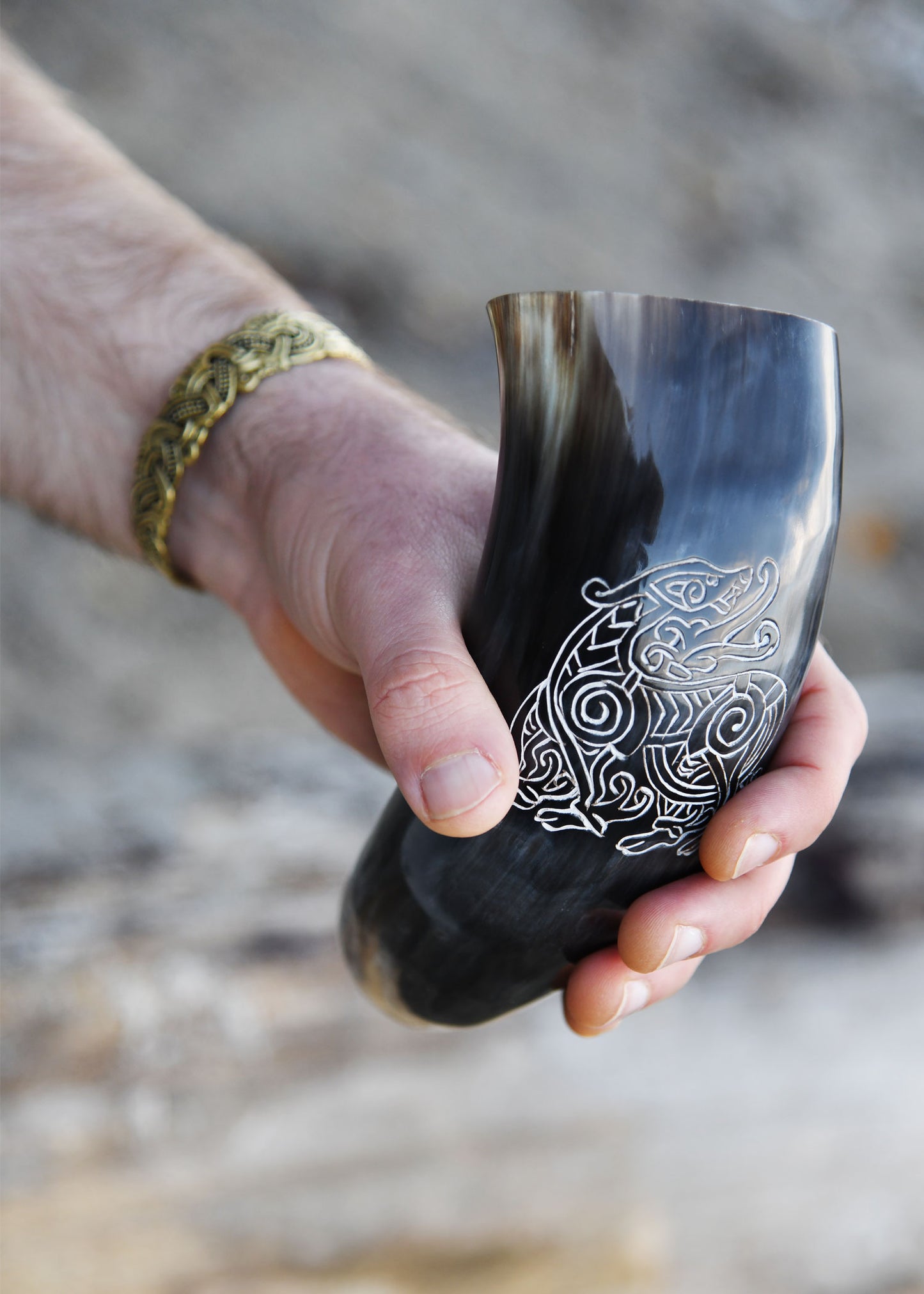 Wikinger Trinkhorn mit Ständer – Wikinger Drache Gravur – Met Horn aus echtem Rinderhorn – Mittelalter Trinkgefäß