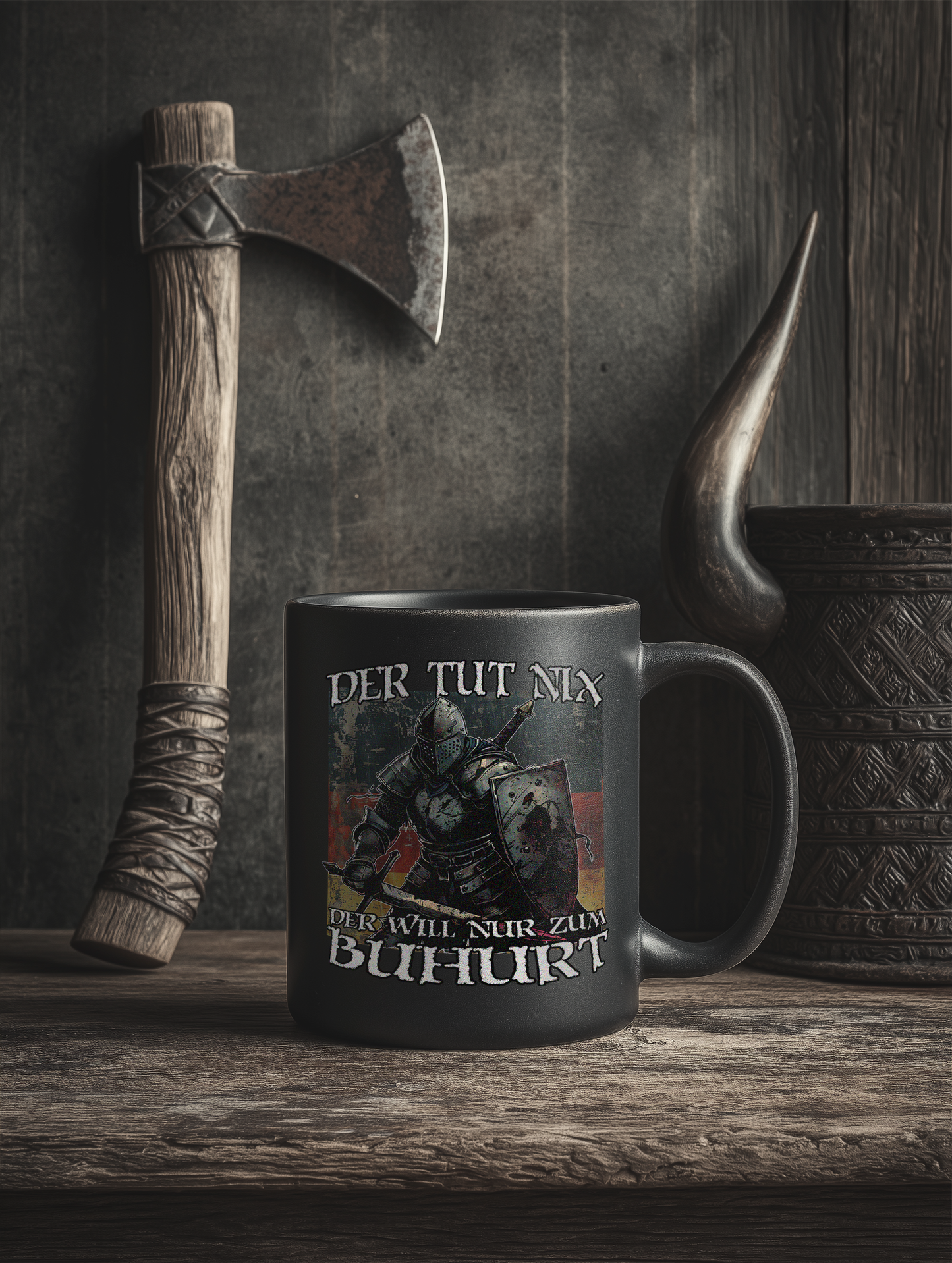 Buhurt Keramik Tasse Schwarz- Der Tut Nix | Buhurt Geschenk Tasse