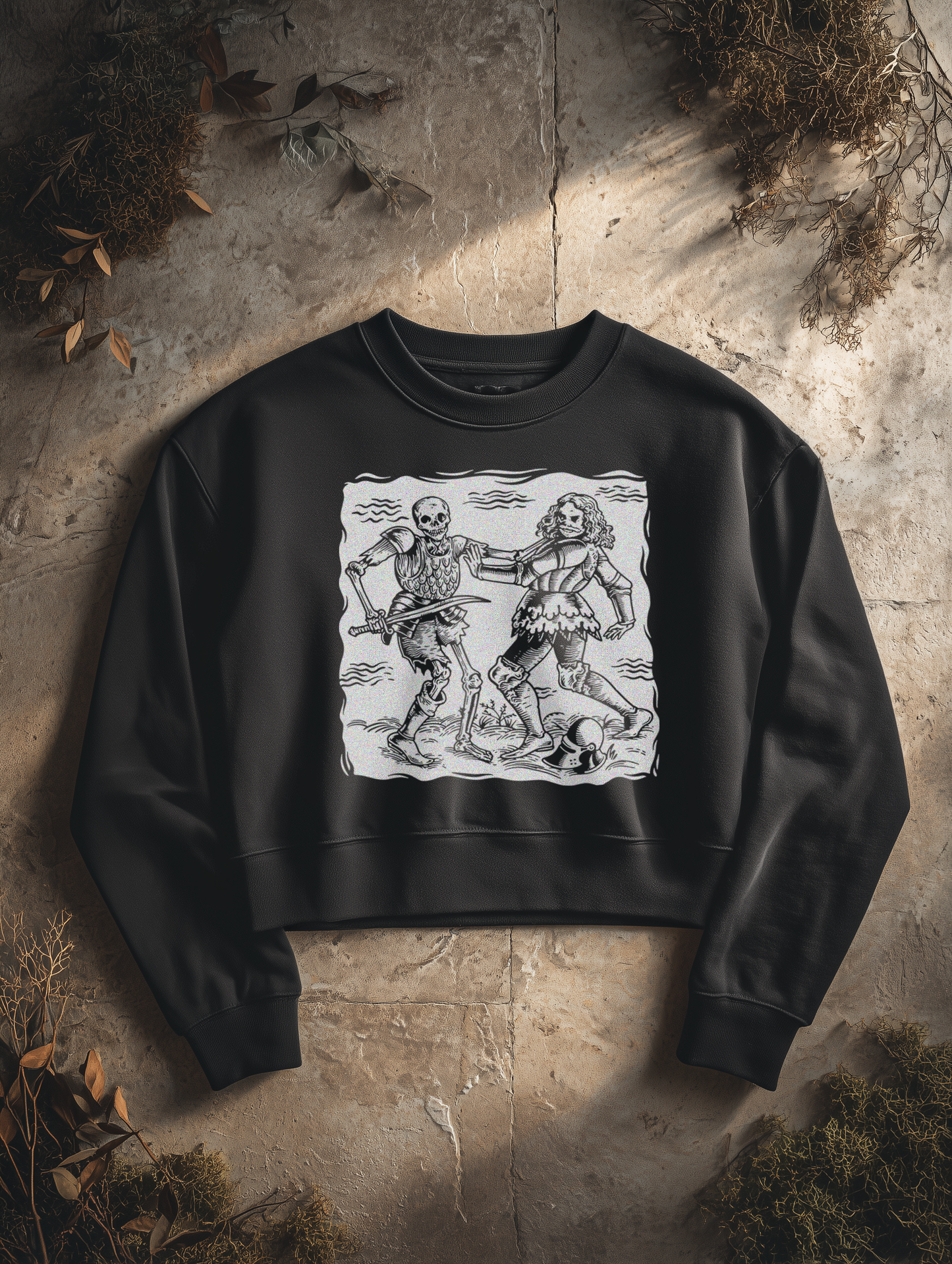 Frauen Bio Boxcut Sweatshirt – Totentanz Ritter Holzschnitt