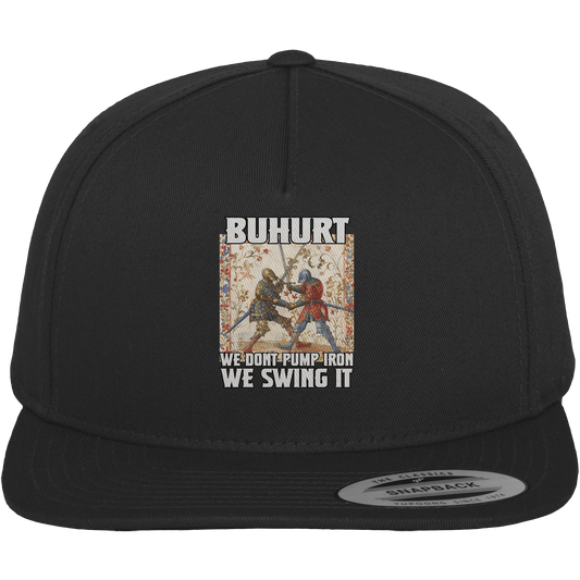 We Don’t Pump Iron – We Swing It | Stundenbuch Miniaturstil | Premium Snapback Cap