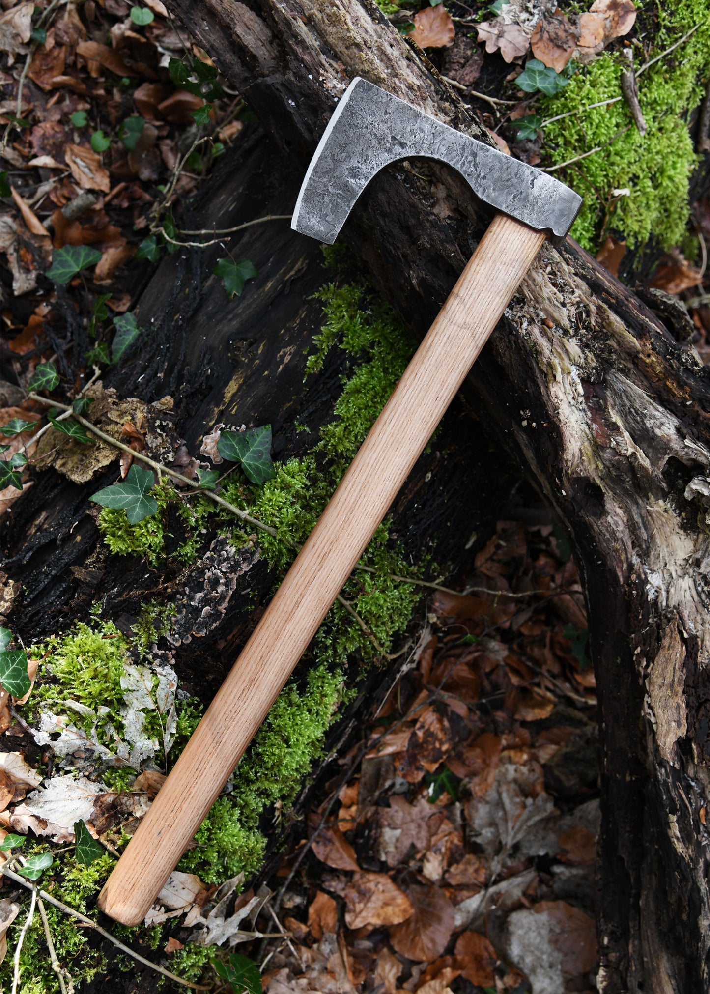 Handgeschmiedete Wikinger-Axt Typ C – ULFBERTH® Replik aus Carbonstahl (60 cm)