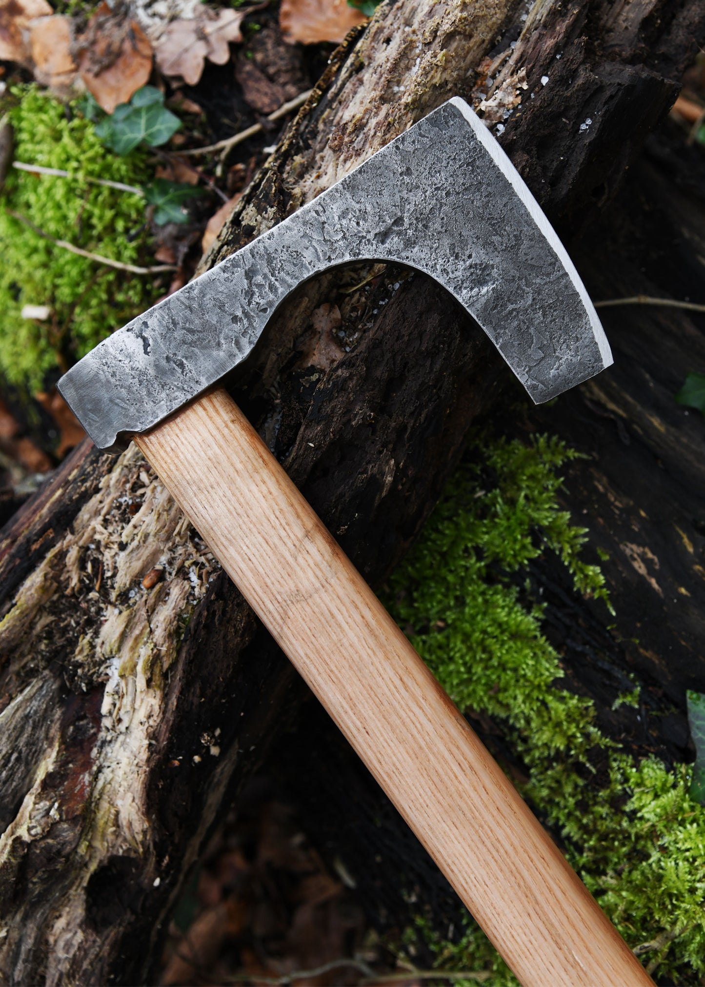 Handgeschmiedete Wikinger-Axt Typ C – ULFBERTH® Replik aus Carbonstahl (60 cm)